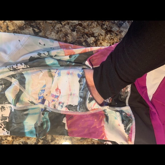 Lululemon high-waisted colourful leggings. Pockets and ruches on the sides - Picture 8 of 9